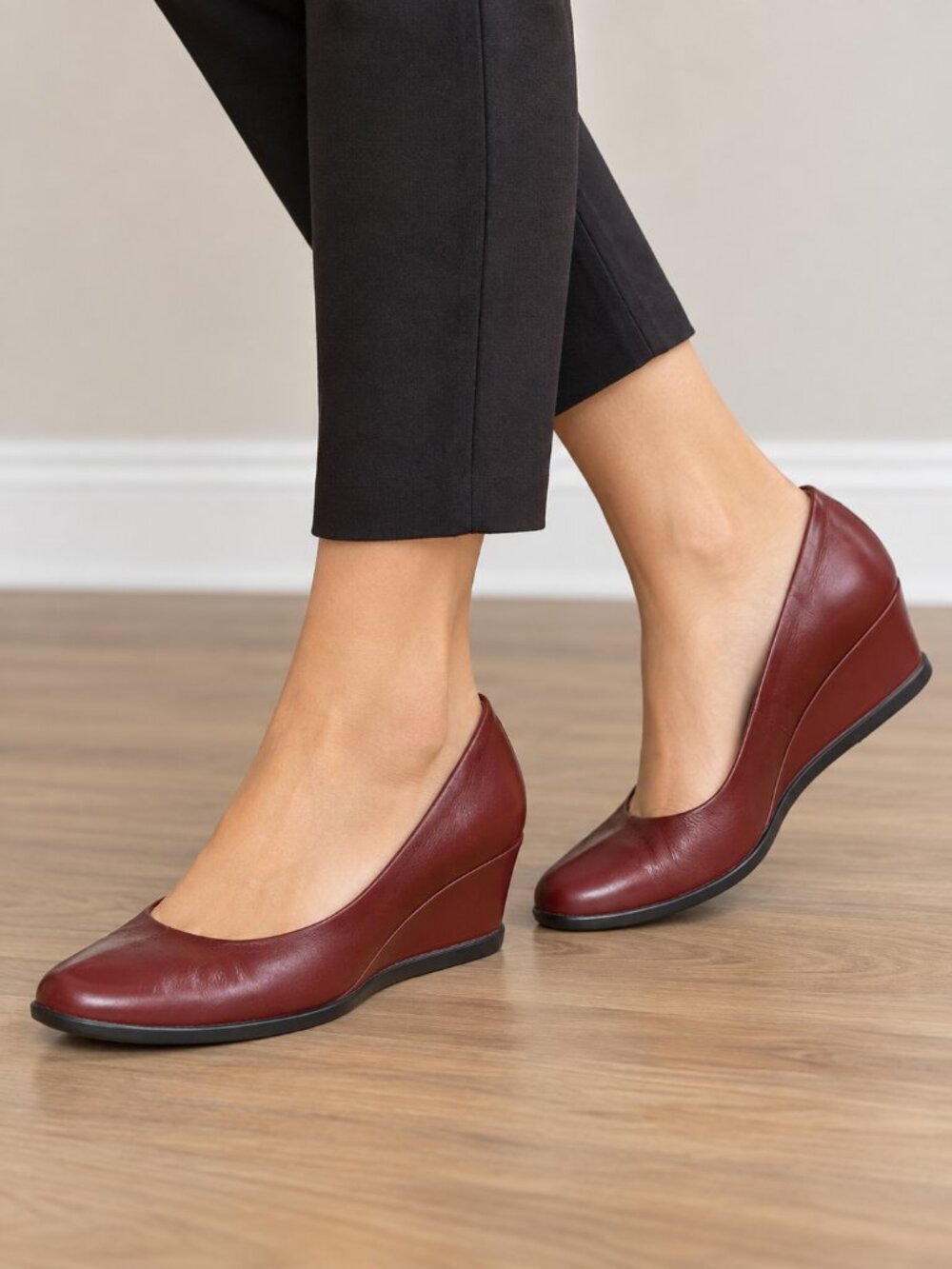 ECCO Burgundy Leather Wedge Pumps Women’s 6 EU 36